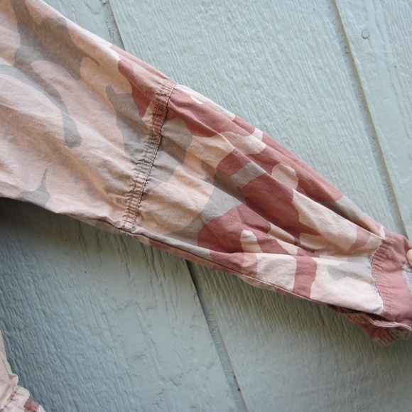 Free People shirt jacket Womens S Tan Camo pockets button Y2K grunge hiking - Picture 6 of 17